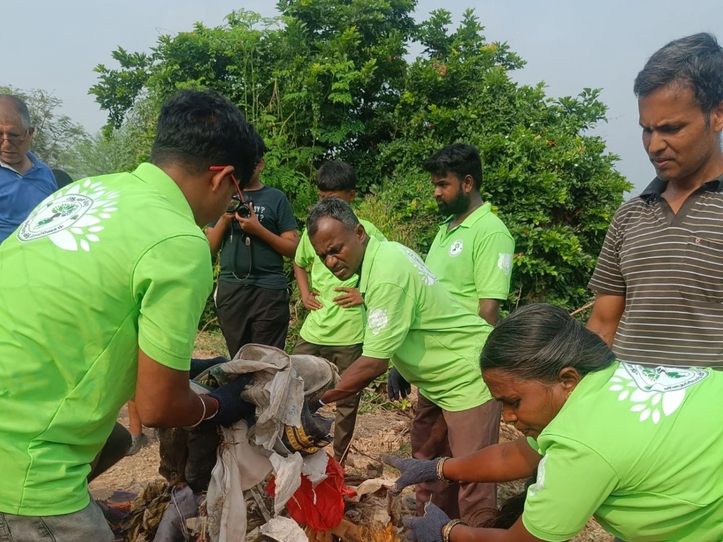 Waterbody cleanup campaign in Somaiyampalayam